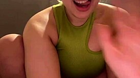 户外公马自慰狂！18岁辣妹骑假屌肛门刺激