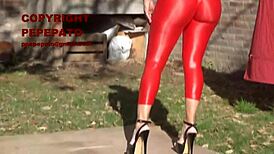 The Argentinian MILF in SPANDEX leggings shows off her CAMELTOE.