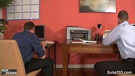 Tempting Gay Offers Oral Service