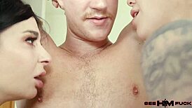 Oliver Flynn、Joanna Angel和Karma Rx在狂野三人坐脸中