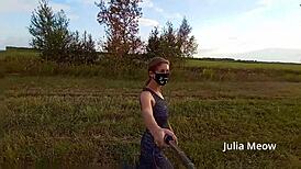 Juli Smith Meow UNDRESSES boldly IN THE FIELD for all to see