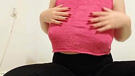 粉上衣女上位妹，想看我玩大奶子吗？