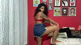 brincando com o bumbum, passei oleo e me exibi pro comedor gozar no meu cuzo