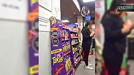 estaba esperando novio pero desconocido me convence para video