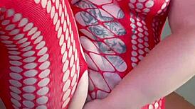 Fingering curvy hairy pussy to orgasm