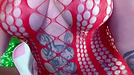 Fingering curvy hairy pussy to orgasm