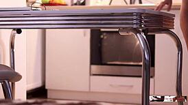 Quick Amateur Fuck Before Dinner in Homemade Clip