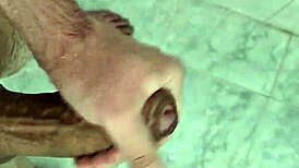 I jerk off deliciously in the shower