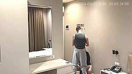 偷拍女友后入被救生员狂操出轨