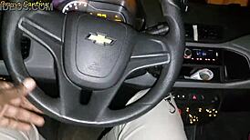 ofereci carona para a gostosa que tava andando sozinha na rua e ela transou comigo por gratidão