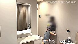 偷拍女友后入被救生员狂操出轨