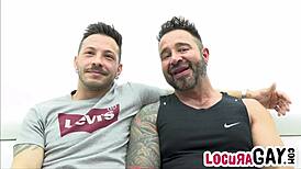 John Brachalli Folla Duro Con Martin Mazza En El Sofa.