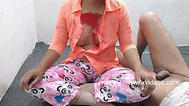 holi sex with desi girlfriend, banging her close-up in doggystyle vid