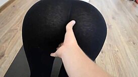 porca italiana in leggings gets fucked and cummed on pussy by amateurs