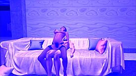 卡通妹独坐等性爱暗示