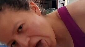 她学着吸屌超带劲