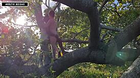 Garota Offers Herself to Hung Stud in Amazon Forest