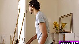 女孩们张紧逼给服装评委猛插