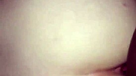 她像专业人士一样承受后入