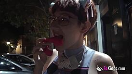 嘿，大奶子18+少女Meraki，今天想在街上多免费公共口交吗？