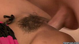 小18+奶子泰国妞的紧逼被大鸡巴摧毁