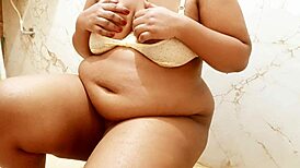 oh man, indian college chick showin her huge boobs!