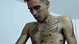 老板骂女员工文件错她摸鸡巴吸到办公室狂干