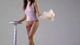 Flexible Urusula fe, the gymnast with a fetish for nudity