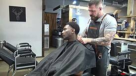 罗科斯蒂尔理发店无套猛干肌肉猛男Romance跨种族大屌舔屁眼