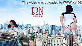 Can you believe this giant lady with no panties in the city?