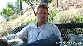 嘿想看这寂寞熟女猛干继子吗