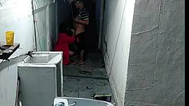 meu vizinho me viu pelada varrendo e me botou pra mama gay mommy