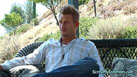 嘿想看这寂寞熟女猛干继子吗