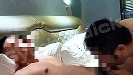 英俊亚洲男同志情侣无套激烈业余行动