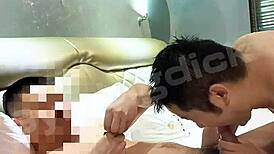 英俊亚洲男同志情侣无套激烈业余行动