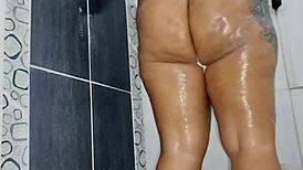 Chubby Girl Fingers Herself in Bathroom with Explosive Wet Finish