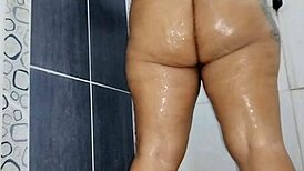 Chubby Girl Fingers Herself in Bathroom with Explosive Wet Finish