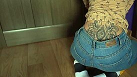 tattooed babe fingering her wet pussy and shaking ass