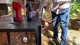 velho de 60 anos bangs a young latina chick at a public bar