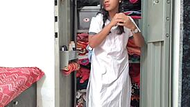 Indian couple’s BEST EVER FUCK in clear Hindi voice rocks college scene