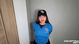 pedi una pizza y me comi el culo de la repartidora, joder!