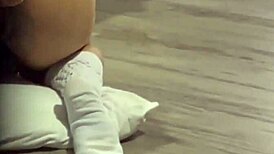 Pervertido caliente sorprende a nalgona con uniforme escolar.