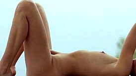 I’m obsessed watching this babe ride dildo in solo play