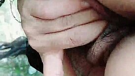 黑发大奶妹户外炫自然巨乳魅力爆棚