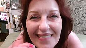 抓住他，缩小他，手淫他 - 巨人女幻想