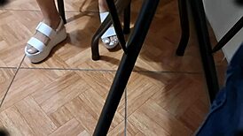 我的继妹穿着白色内裤分开腿让我偷窥...