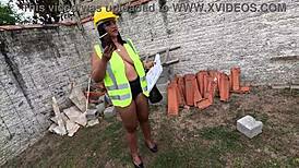 foi fiscalizar a obra e imaginou pedreiros fodendo seu bucetão. latina hairy pussy anal fetish! 🔥