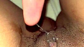 光想想爸爸就湿透了，太诱人了