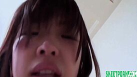 嘿，想看疯狂的吗？亚洲学生Ai Okada接受凌乱中出！