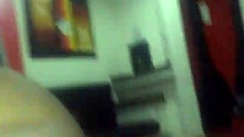 拉丁人妻老公不在上班被操